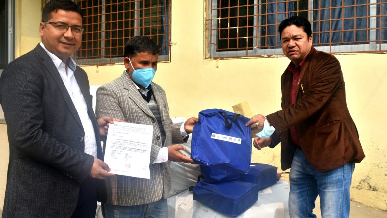 बि–ग्रुपद्धारा स्वास्थ्य सामाग्री हस्तान्तरण