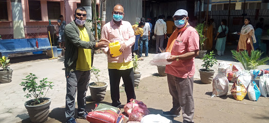 आमा–बुवाको जन्मदिनमा अध्यक्ष रेग्मीद्वारा अञ्जनी माता रसोईलाई सहयोग