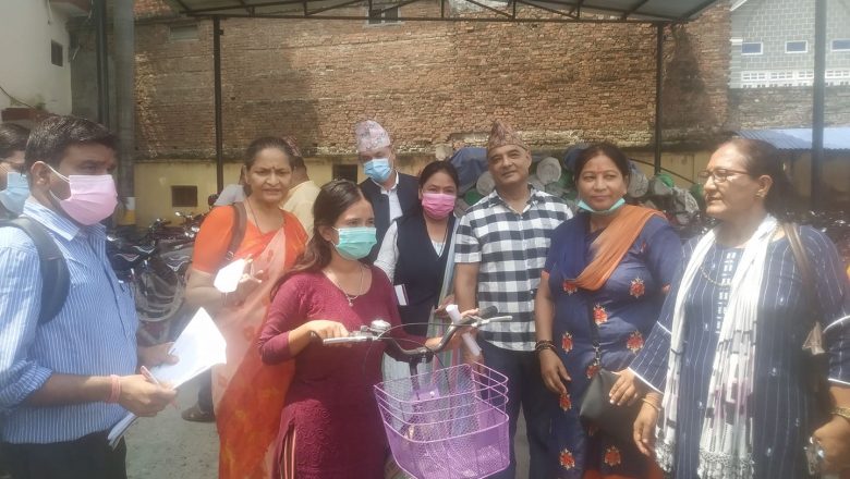 छात्राहरुलाई साईकल सहयोग