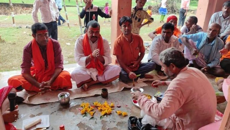 पूर्वमंत्री मिश्रद्वारा प्राचीन प्रगटेश्वर महादेव मंदिरमा रूद्राभिषेक