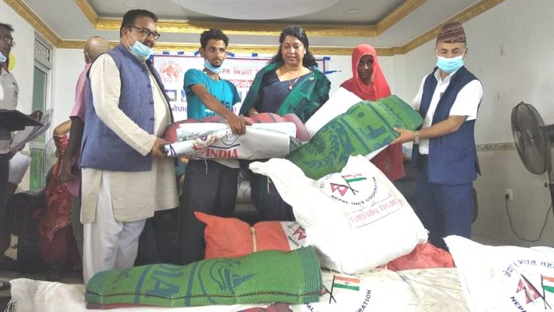 भारत सरकारको आर्थिक सहयोगमा ५ स्थानिय तहमा राहत बितरण
