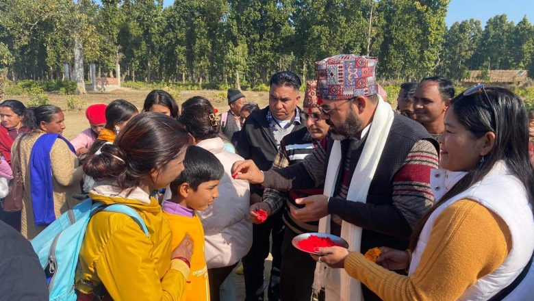 सन्तानेश्वर महादेव जाने पर्यटकलाई भव्य स्वागत<br>गर्दै पर्यटनको हब बनाउने अध्यक्ष शाहको प्रतिबद्धता