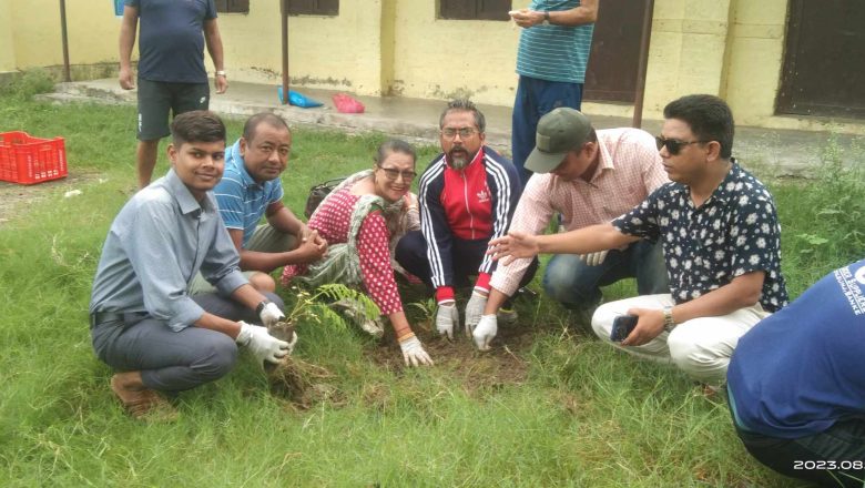 राप्रपाद्वारा विद्यालयमा बृक्षारोपण