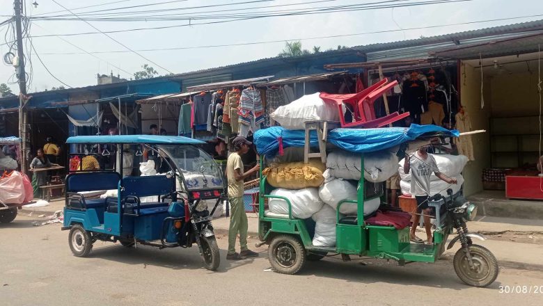 अदालतकाे आदेशपछि अतिक्रमित संरचना हटाईयाे