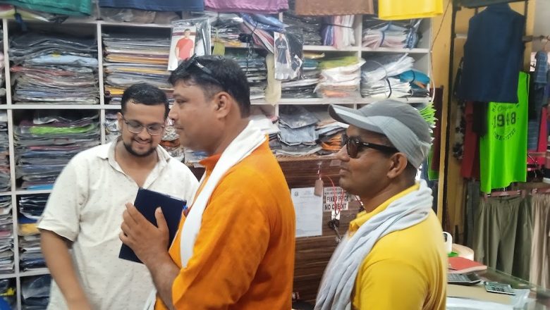 मतदाता बीच भोट माग्दै समावेशी प्यानल
