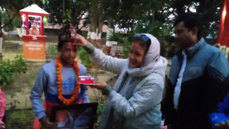 हनुमान चालिसा समितिद्वारा अनुज गिरीलाई सम्मान