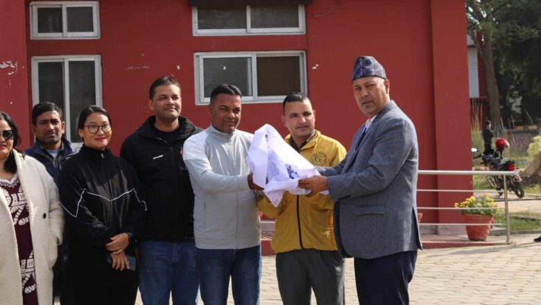 प्रजिअ मार्फत प्रधानमन्त्रीलाई भ्रष्टाचार विरुद्धको हस्ताक्षर बुझाईयो