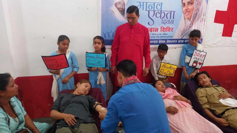 महिला पुरुष गरी ५४ जनाले गरे रक्तदान