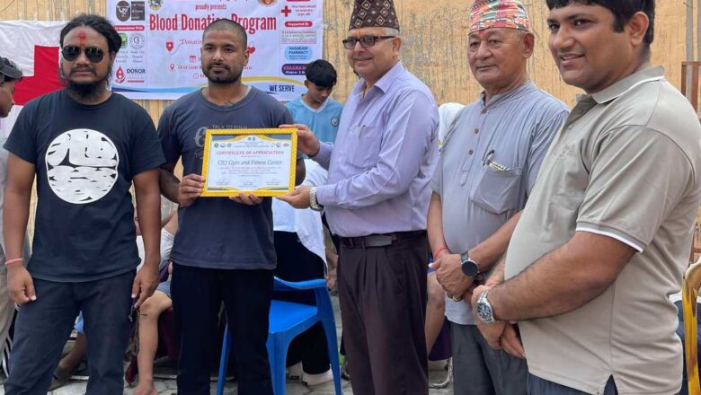 महिला पुरुष गरी ५२ जनाले गरे रक्तदान