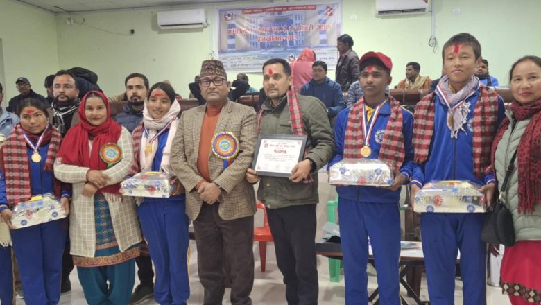 एसइइस्तरिय हाजिरीजवाफमा शहिद स्मारक मावि प्रथम