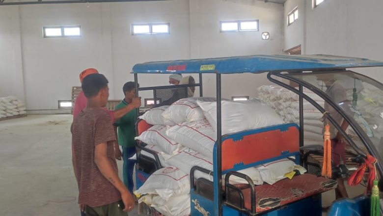 अनुदानमा धानको बीउ किसानलाई वितरण शुरु