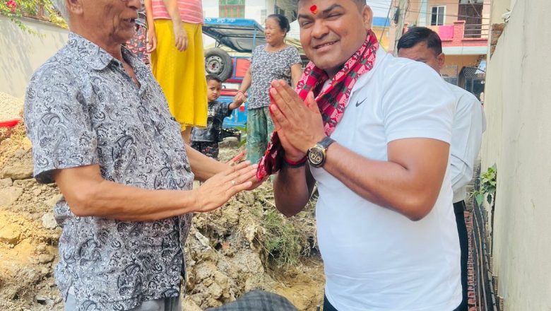 ३० लाखको लागतमा आरसीसी नालासहित पीसीसी सड़क निर्माणको शिलान्यास (फाेटाेफिचर सहित)
