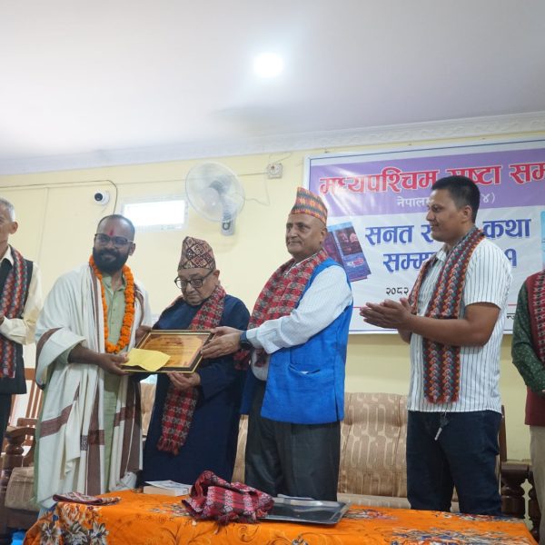 सनत रचना कथा सम्मानबाट ‘बहुरुपी’का लेखक सुवेदी सम्मानित