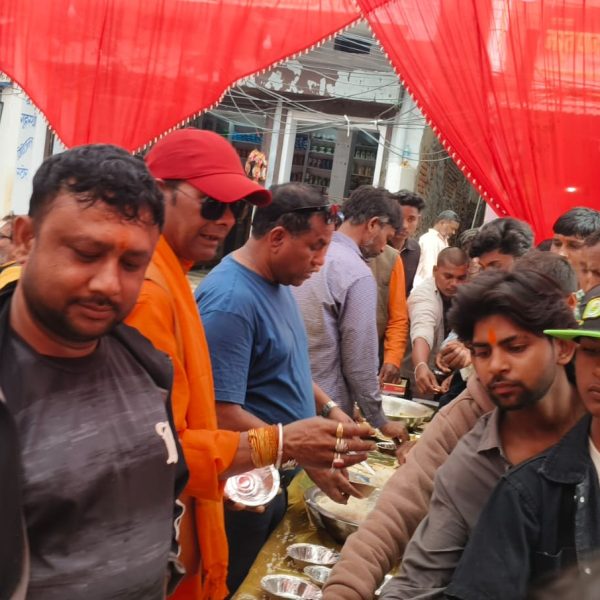 साहु समाजद्वारा बृहत् भण्डारा तथा दीप प्रज्वलन