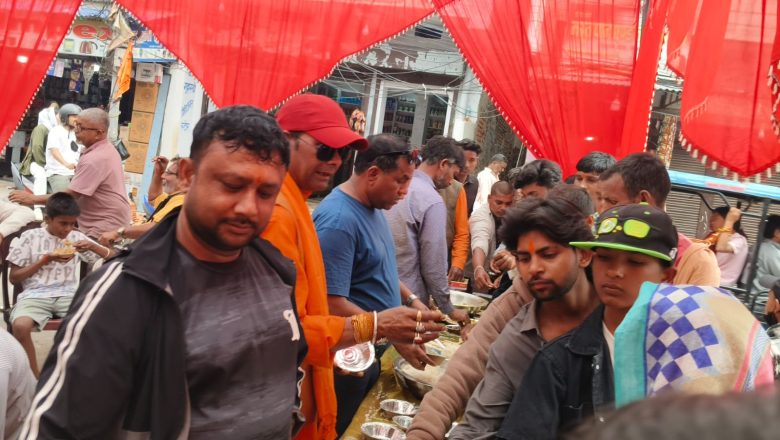 साहु समाजद्वारा बृहत् भण्डारा तथा दीप प्रज्वलन