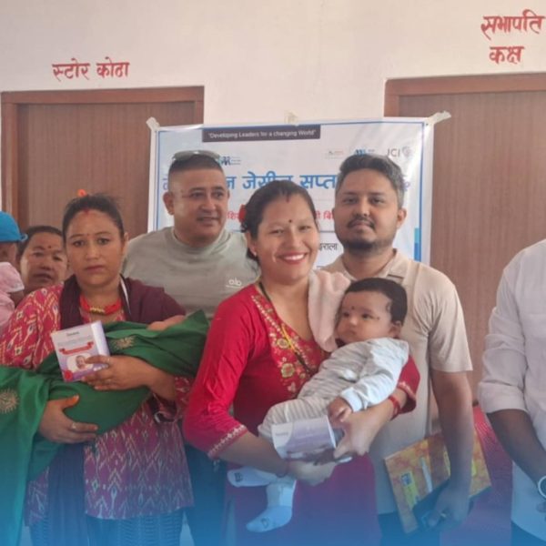 नेपालगन्ज जेसीजद्वारा नवजात शिशुहरुलाई स्वास्थ्य सामग्री वितरण