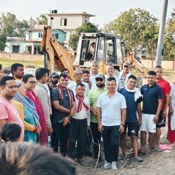 नेपालगन्ज वडा नं १८ मा विकासको गति तीव्र : एकै साथ दुई वटा सडक शिलान्यास गरि पुराना बस्तीहरुमा सडक र नाला निर्माण धमाधम हुँदै