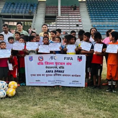 बालबालिकालाई खेलमा आर्कषित गर्दै सकियो बाँकेमा ग्रासरुट फुटबल प्रशिक्षण