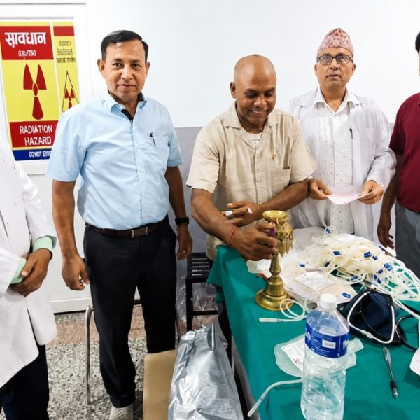 दुई सञ्चारकर्मी सहित ३२ जनाले गरे रक्तदान