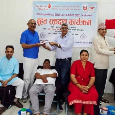 नेपाल दशनामी समाज र दैलेखी समाजको संयुक्त आयोजनामा ३७ जनाले गरे रक्तदान