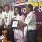 पेन्टिङ र खेल सामाग्री पाएपछि आश्रित बालबालिका दङ्ग